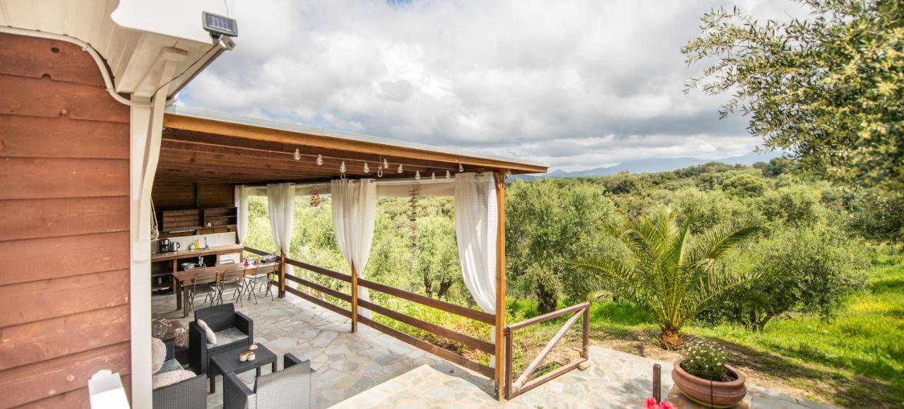 מת'וני Hakuna Matata Holidays Wooden Lodge With Airco & Pool In Greek Olive Grove מראה חיצוני תמונה