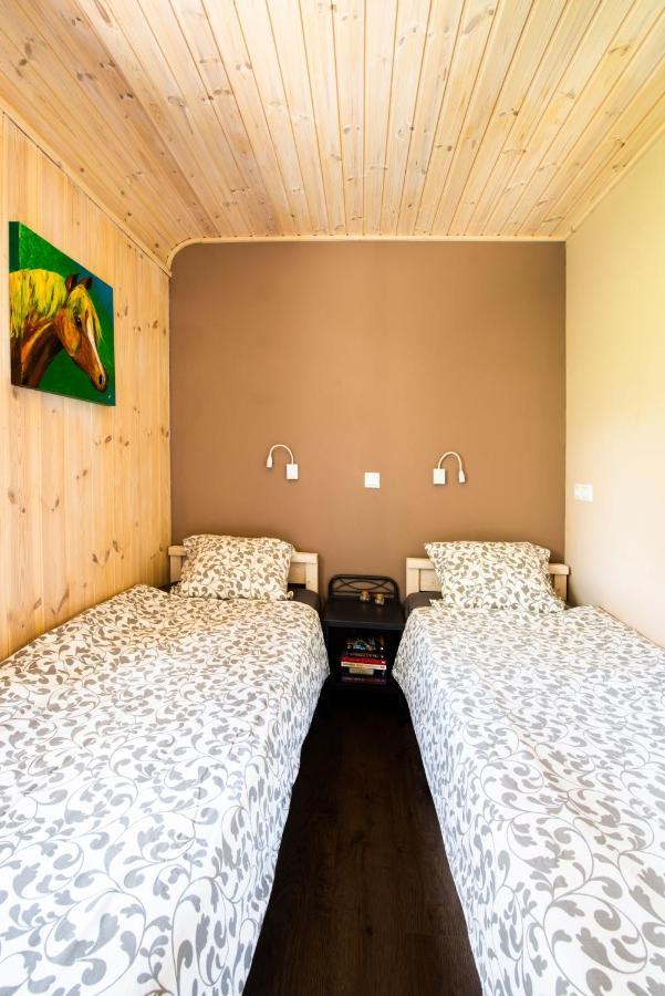 מת'וני Hakuna Matata Holidays Wooden Lodge With Airco & Pool In Greek Olive Grove מראה חיצוני תמונה