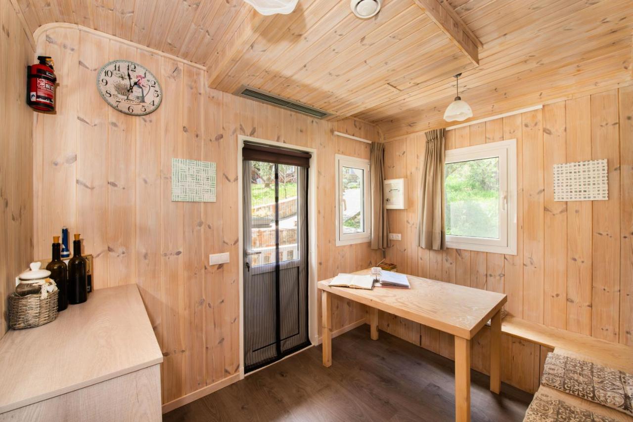 מת'וני Hakuna Matata Holidays Wooden Lodge With Airco & Pool In Greek Olive Grove מראה חיצוני תמונה