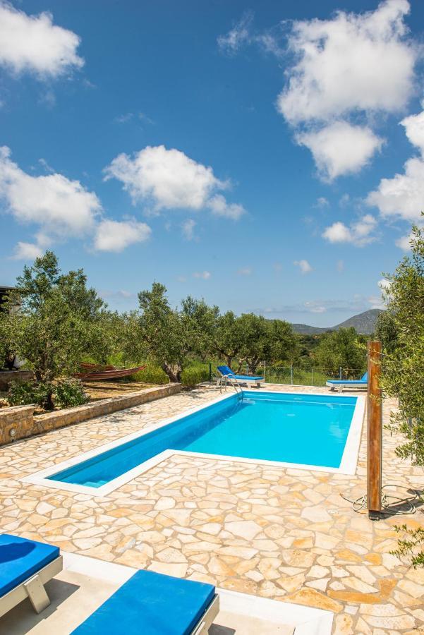 מת'וני Hakuna Matata Holidays Wooden Lodge With Airco & Pool In Greek Olive Grove מראה חיצוני תמונה