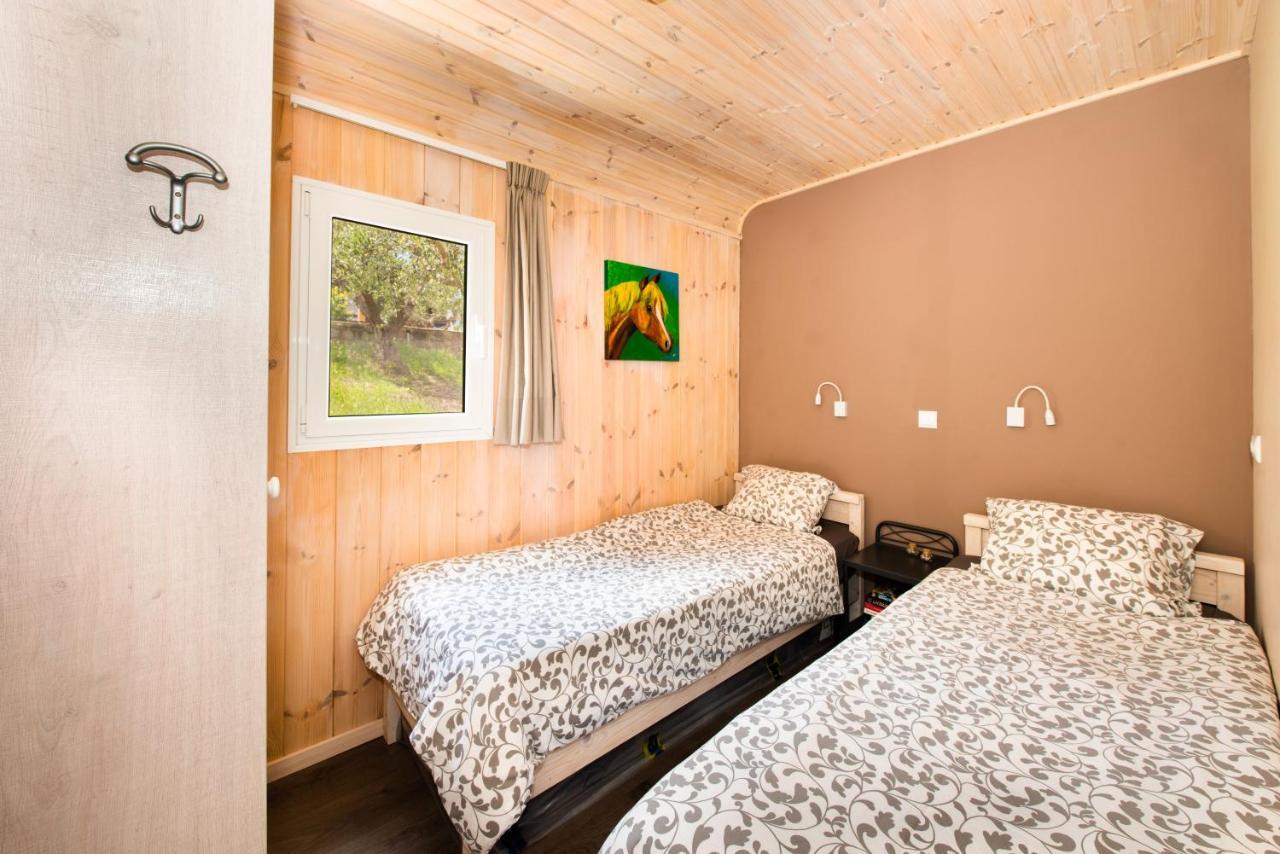 מת'וני Hakuna Matata Holidays Wooden Lodge With Airco & Pool In Greek Olive Grove מראה חיצוני תמונה