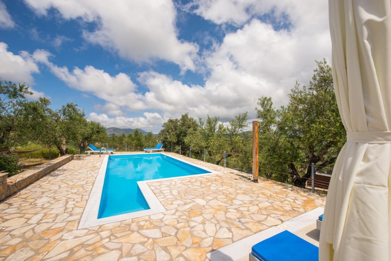 מת'וני Hakuna Matata Holidays Wooden Lodge With Airco & Pool In Greek Olive Grove מראה חיצוני תמונה