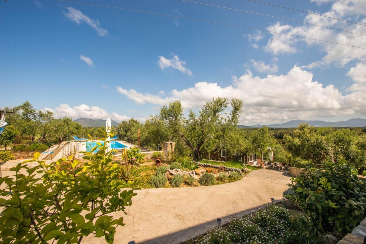 מת'וני Hakuna Matata Holidays Wooden Lodge With Airco & Pool In Greek Olive Grove מראה חיצוני תמונה