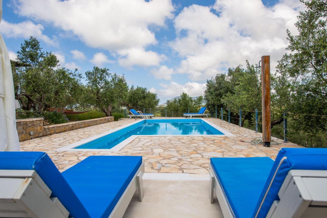 מת'וני Hakuna Matata Holidays Wooden Lodge With Airco & Pool In Greek Olive Grove מראה חיצוני תמונה