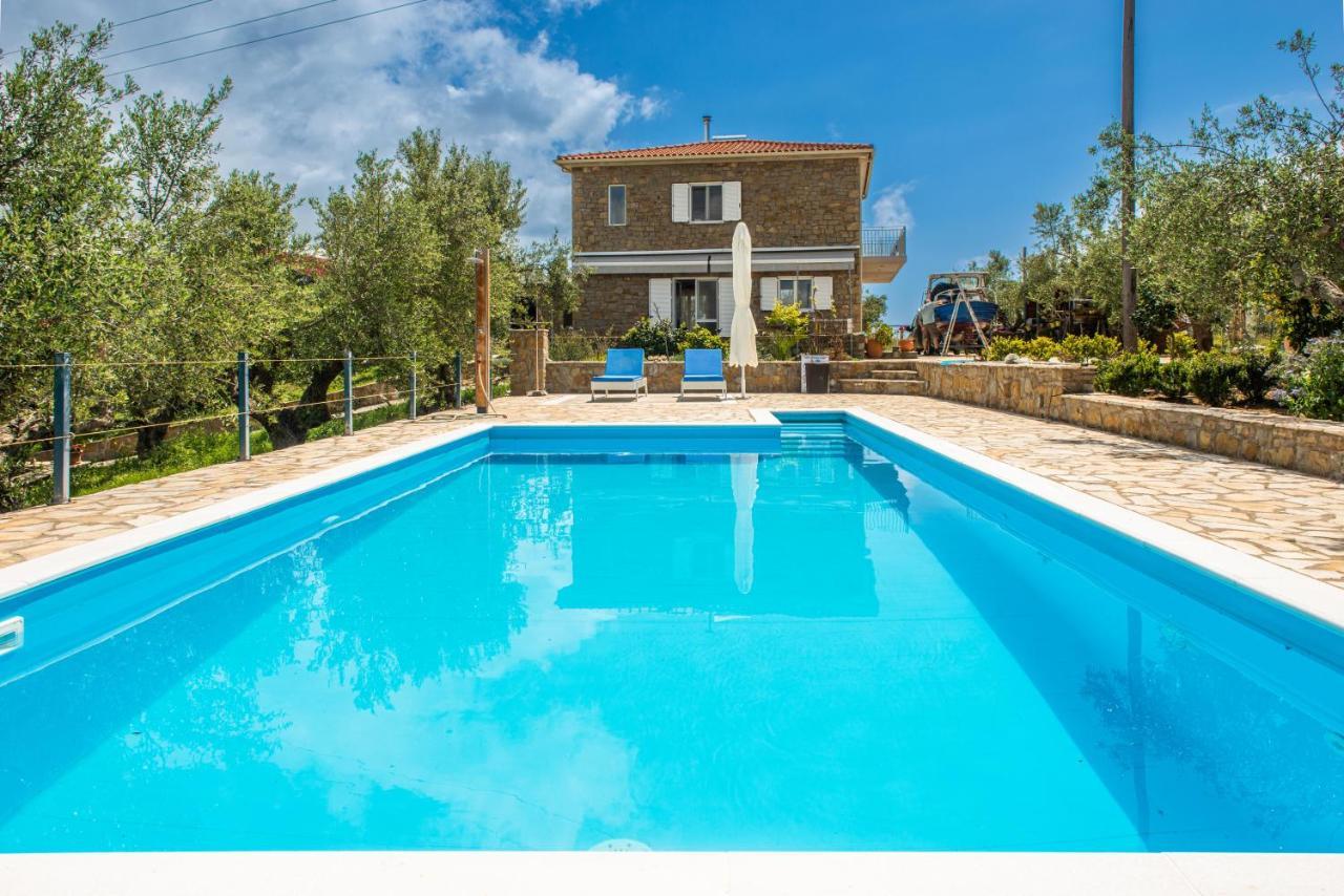 מת'וני Hakuna Matata Holidays Wooden Lodge With Airco & Pool In Greek Olive Grove מראה חיצוני תמונה